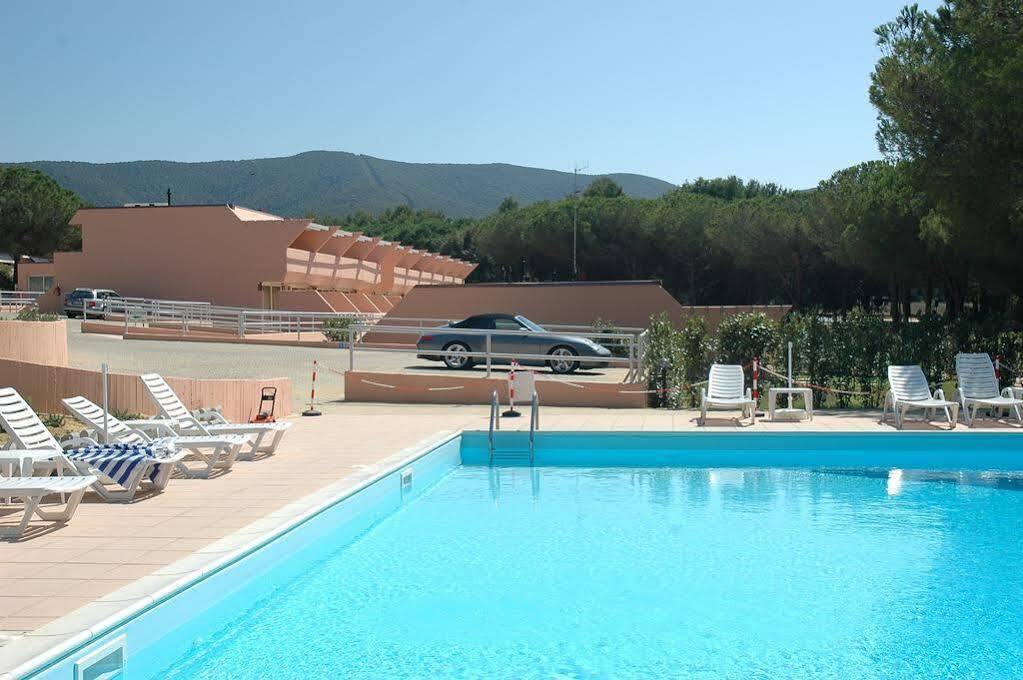 Residence Rex Lo Scoglietto Punta Ala Bagian luar foto